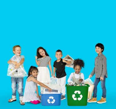 atık geri dönüşüm için çocuklarla