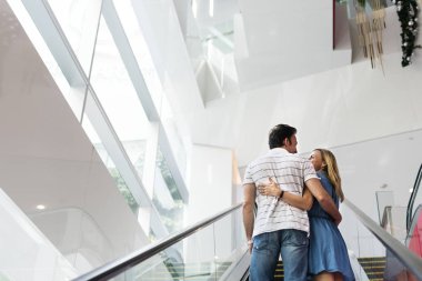 Romantik Çift alışveriş merkezi