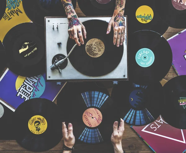 Table with vinyl records — Stock Photo, Image