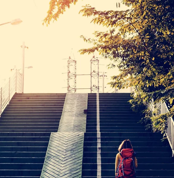 Young traveler on street — Stock Photo, Image