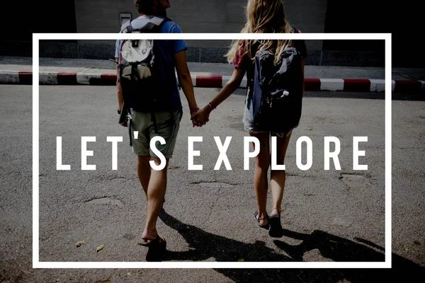 seyahat çift sokakta yürüme