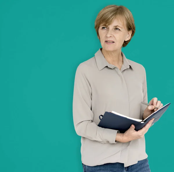 Woman holding notebook — Stock Photo, Image