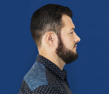 sakallı adam Studio poz