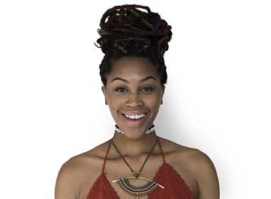 Stüdyoda Afrikalı-Amerikalı kadın