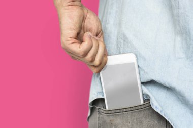 kişi ile smartphone cep