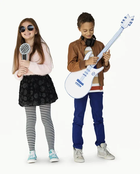 Niños con micrófono y guitarra — Foto de Stock