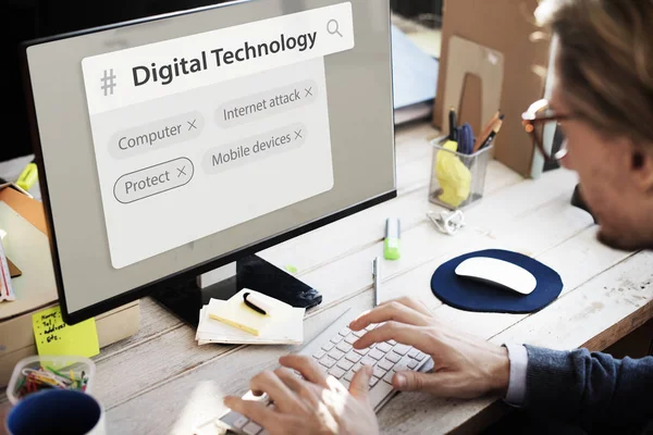 Man working on computer — Stock Photo, Image