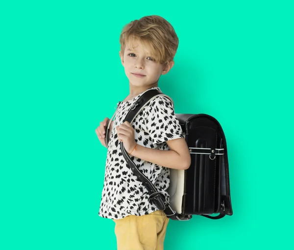 Niño de escuela con mochila — Foto de Stock