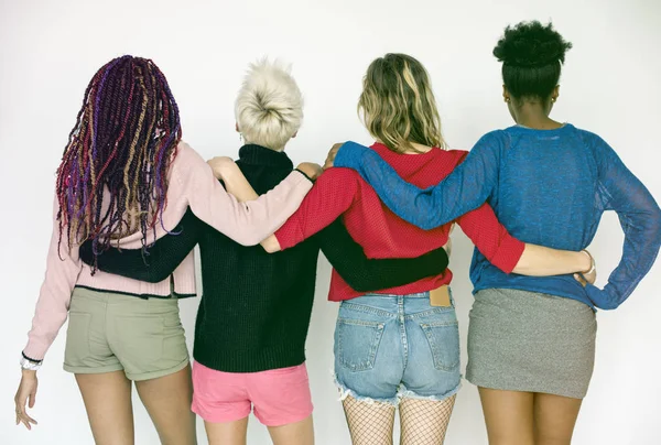 Mulheres multiétnicas no estúdio — Fotografia de Stock