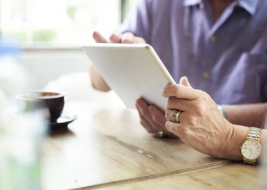 Çift el tablet kullanma