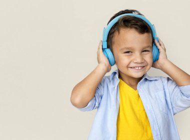 Çocuk müzik dinleme 