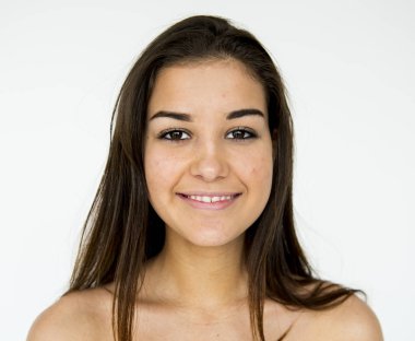  gülümseyen kız bir stüdyoda olduğunu 