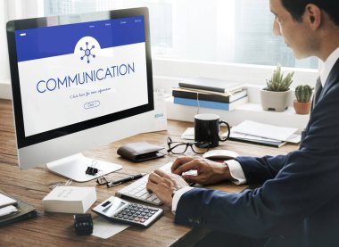 bilgisayarla çalışma iş adamı