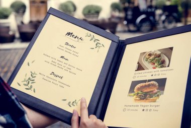 Yiyecek yemek listesi içinde Restoran