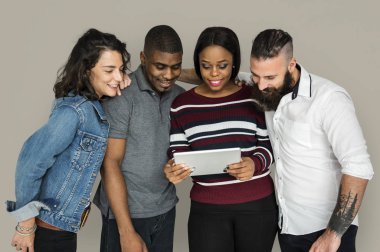 İnsanlar dijital aygıt