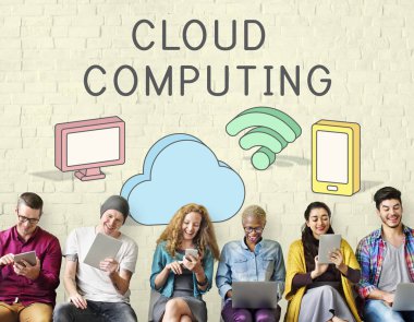 Dijital aygıtlar kullanan insanlar