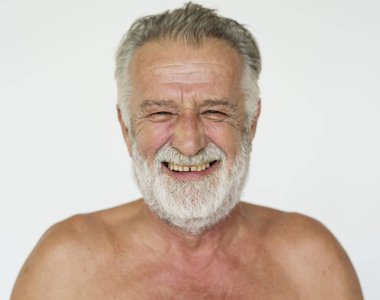 gülümseyen kıdemli adam