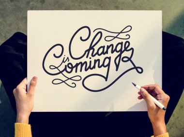 Kağıt ve kalem tutan eller