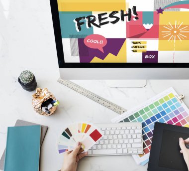 tasarımcı grafik tablası üzerinde çizim