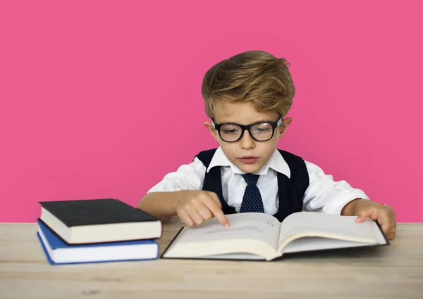 Pequeño Empresario Trabajando en el escritorio — Foto de Stock