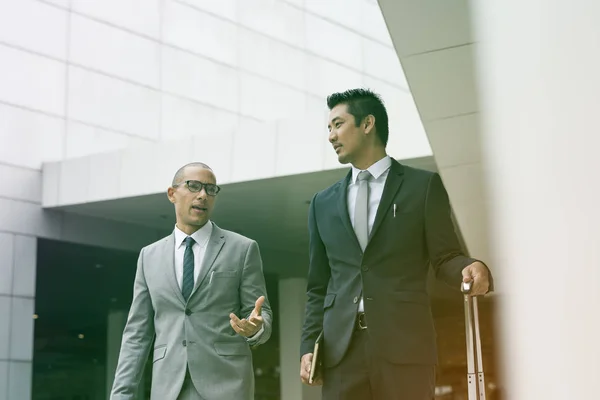 Homens de negócios discutindo — Fotografia de Stock