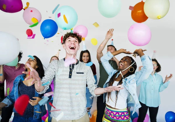 La gente celebra la fiesta — Foto de Stock