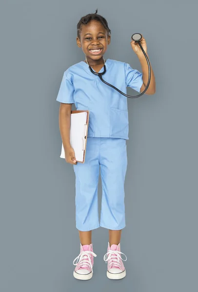 Fille en uniforme médecin — Photo