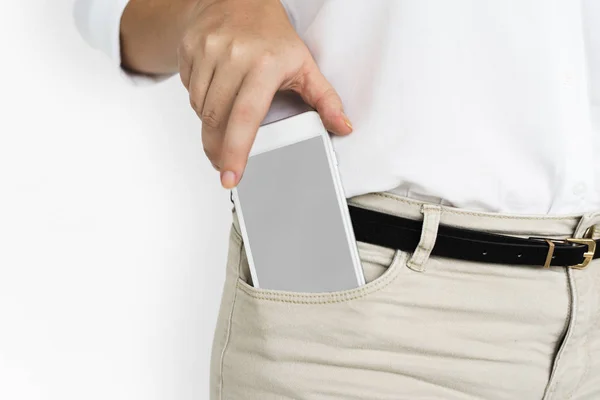 Man tar ut smartphone från pocket — Stockfoto