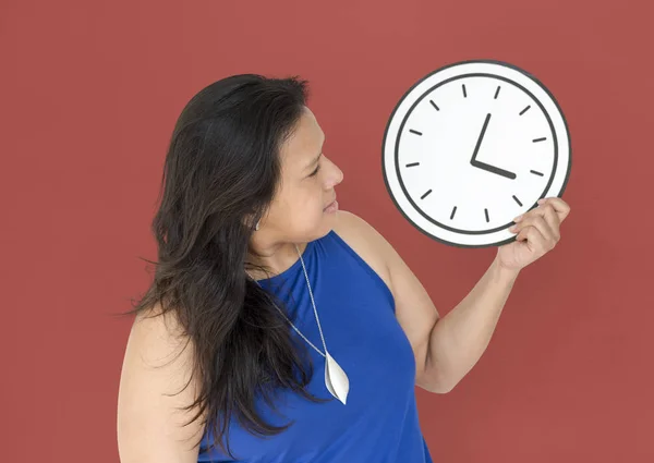 Mulher Segurando Relógio de Papel — Fotografia de Stock