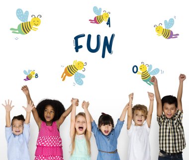 Çocuk el ele tutuşarak