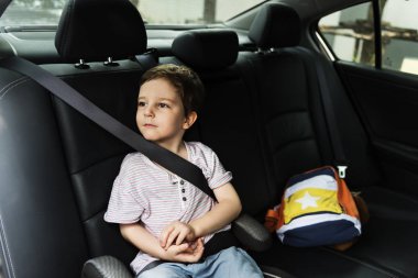 Çocuk arabada emniyet kemeri kullanma