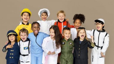 Çocuk çeşitli meslek kostümleri