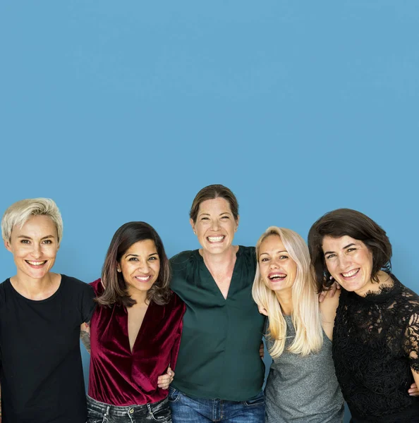 Bel gruppo di donne sorridenti — Foto Stock