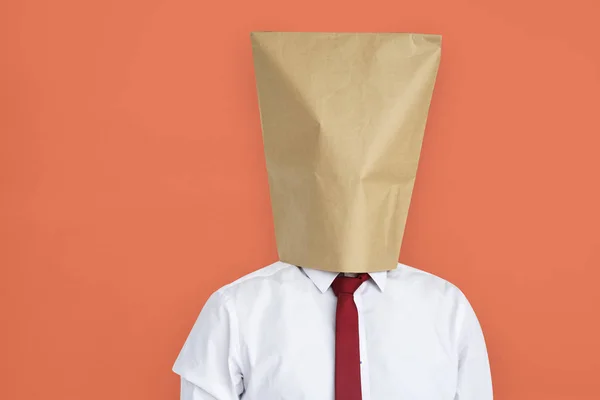 Homem com saco de papel na cabeça — Fotografia de Stock