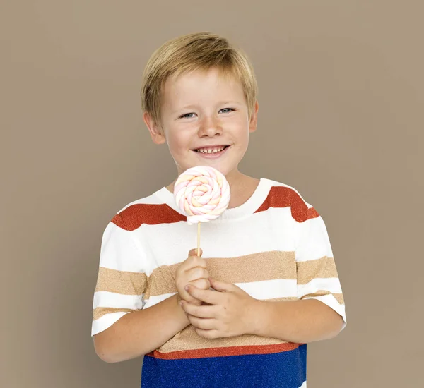 Chlapeček s lízátko — Stock fotografie
