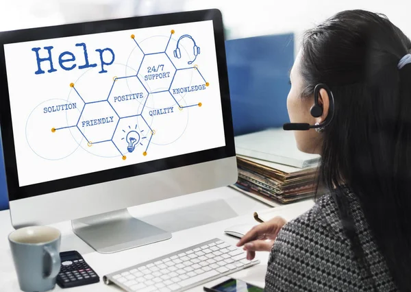 Businesswoman working with computer — Stock Photo, Image