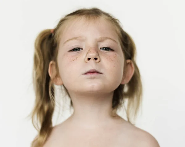 Bedårande liten kaukasiska flicka — Stockfoto