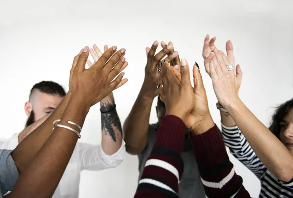 Personas cogidas de la mano —  Fotos de Stock