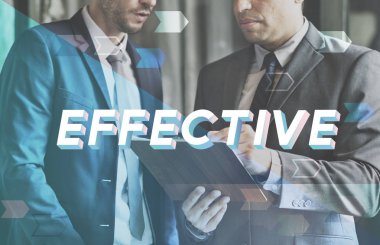 Proje sözleşmeyi okuduktan işadamları