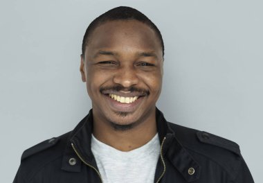 Afrikalı erkek gülümseyen