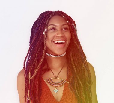 Stüdyoda Afrikalı-Amerikalı kadın