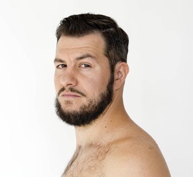 sakallı adam rahat giyim