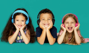 çocuklar müzik kulaklık 