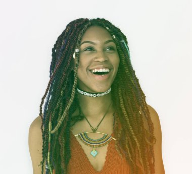 Stüdyoda Afrikalı-Amerikalı kadın