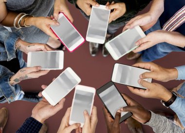 cep telefonları holding insan eller