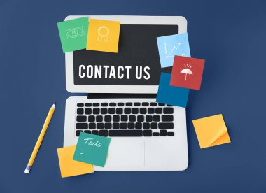 Çalışma alanı ile modern dizüstü