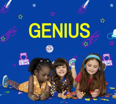 birlikte oynayan çok ırklı kızlar