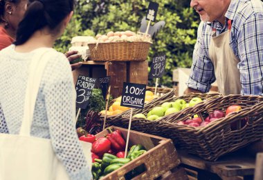 Organik tarım ürünleri satan Manav