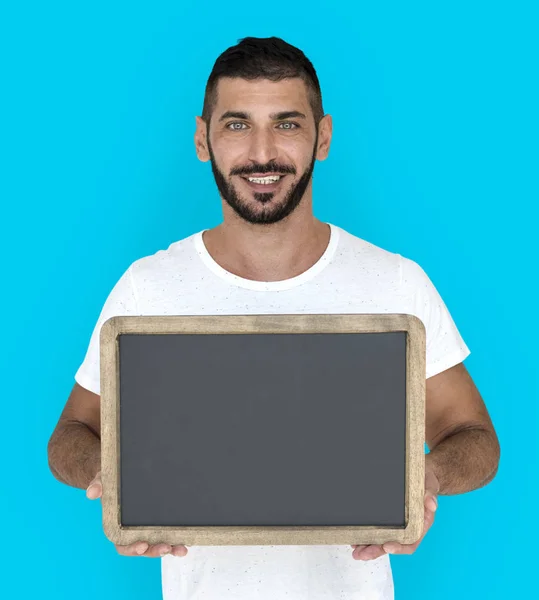 Mellanöstern man innehav chalkboard — Stockfoto