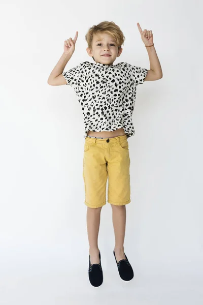 Chłopiec blond szkoły skoki — Zdjęcie stockowe